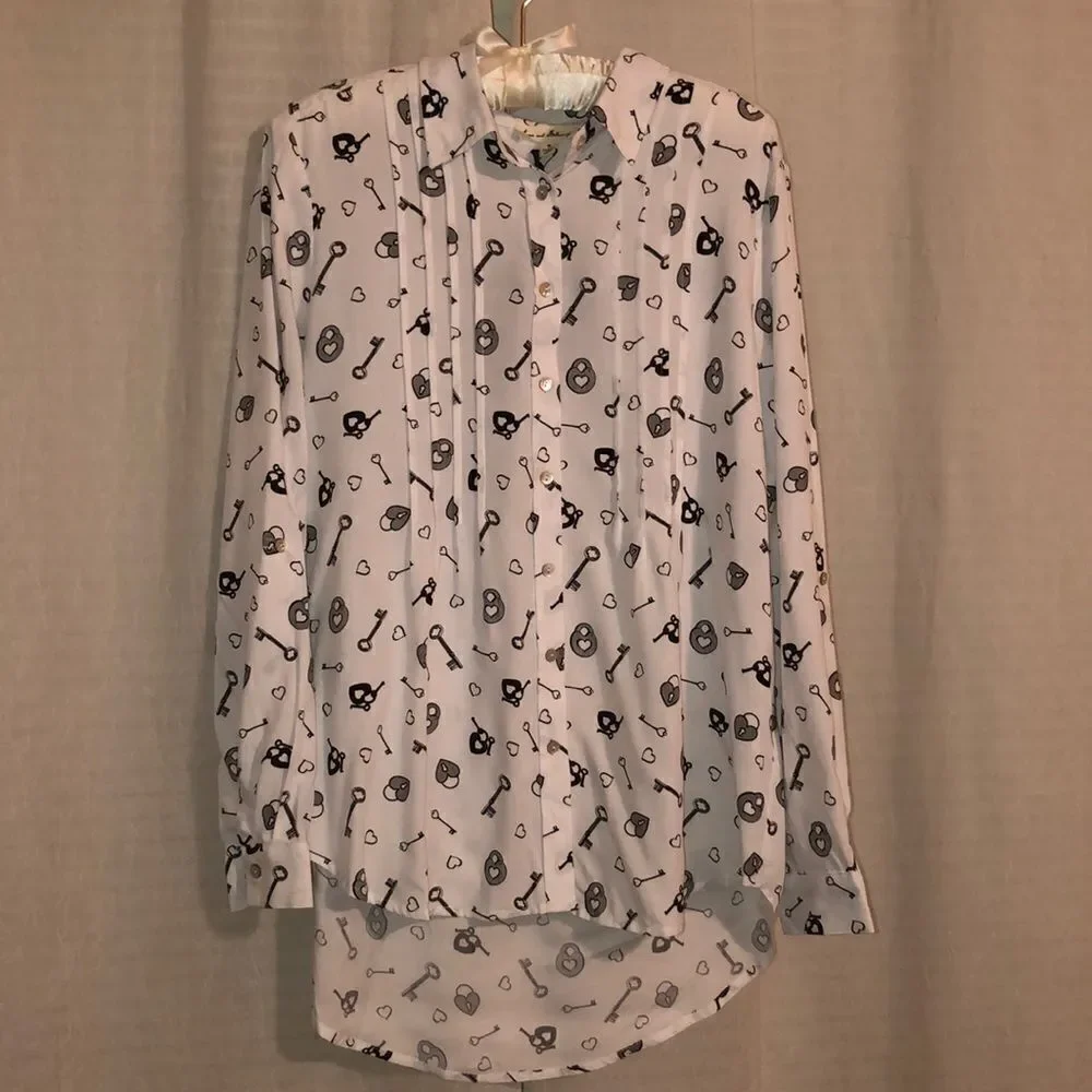 J&D M Black White High Low Skeleton Key and Lock Print Top